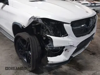 2017 Mercedes-Benz GLE 43 AMG z VIN 4JGED6EB3HA057334, wystawiony jako IAAI lot #42368824 z przebiegiem 81 749 mil mil oraz . Historia ofert i sprzedaży dostępna na DreamBid. Obrazek 19.