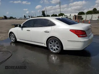 2013 Hyundai Equus Signature z VIN KMHGH4JH1DU067560, wystawiony jako Copart lot #57420475 z przebiegiem 85 291 mil mil oraz Czysty tytuł • Clean title. Historia ofert i sprzedaży dostępna na DreamBid. Obrazek 2.