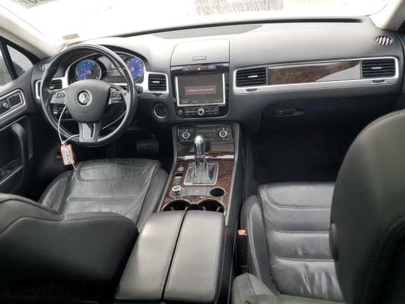 2013 Volkswagen Touareg Lux with VIN WVGEF9BP2DD006847, listed as a Copart auction lot 87613955 with 157,200 mi miles and Salvage Title. Bid and sale history available at DreamBid. Image 8.