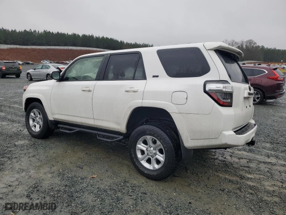 2018 Toyota 4Runner SR5 with VIN JTEBU5JR5J5607440, listed as a Copart auction lot 45283325 with 104,789 mi miles and Salvage Title. Bid and sale history available at carsss.com. Image 2.