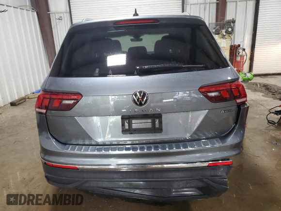 2024 Volkswagen Tiguan Wolfsburg Edition z VIN 3VVAB7AX0RM218695, wystawiony jako Copart lot #60689715 z przebiegiem 4 030 mil mil oraz Szkoda całkowita • Salvage title. Historia ofert i sprzedaży dostępna na DreamBid. Obrazek 6.