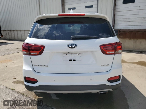 2019 Kia Sorento EX z VIN 5XYPH4A59KG454740, wystawiony jako Copart lot #52552275 z przebiegiem 130 114 mil mil oraz Czysty tytuł • Clean title. Historia ofert i sprzedaży dostępna na DreamBid. Obrazek 6.