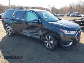 2019 Chevrolet Traverse LT z VIN 1GNEVHKW4KJ138829, wystawiony jako IAAI lot #42062763 z przebiegiem 74 964 mil mil oraz . Historia ofert i sprzedaży dostępna na DreamBid. Obrazek 1.