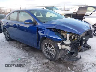 2024 Kia Forte LXS z VIN 3KPF24AD4RE700394, wystawiony jako IAAI lot #41482241 z przebiegiem 3 766 mil mil oraz . Historia ofert i sprzedaży dostępna na DreamBid. Obrazek 1.