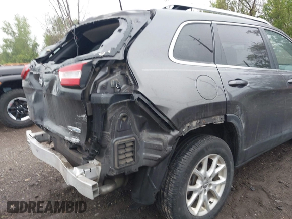 2016 Jeep Cherokee Latitude z VIN 1C4PJMCS1GW154188, wystawiony jako IAAI lot #42318317 z przebiegiem 189 347 mil mil oraz . Historia ofert i sprzedaży dostępna na DreamBid. Obrazek 18.