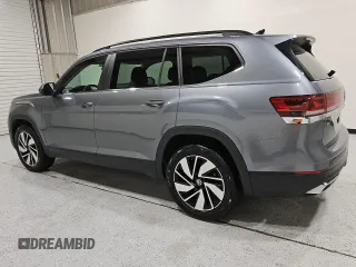 2024 Volkswagen Atlas SE z VIN 1V2WR2CA3RC537200, wystawiony jako Copart lot #55703845 z przebiegiem 38 969 mil mil oraz Czysty tytuł • Clean title. Historia ofert i sprzedaży dostępna na DreamBid. Obrazek 2.