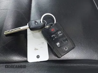 2019 Chevrolet Suburban LT z VIN 1GNSKHKC8KR332167, wystawiony jako IAAI lot #42256453 z przebiegiem 131 882 mil mil oraz . Historia ofert i sprzedaży dostępna na DreamBid. Obrazek 11.