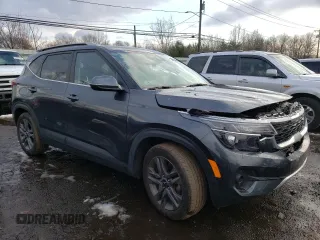 2023 Kia Seltos S with VIN KNDEU2AA7P7351843, listed as a Copart auction lot 83433154 with 38,576 mi miles and Salvage title. Bid and sale history available at DreamBid. Image 4.