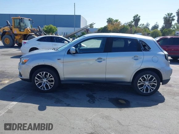2019 Mitsubishi Outlander SE with VIN JA4AP4AU3KU021343, listed as a IAAI auction lot 42496332 with 59,566 mi miles and . Bid and sale history available at DreamBid. Image 15.