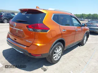 2017 Nissan Rogue S z VIN JN8AT2MVXHW021187, wystawiony jako IAAI lot #42645423 z przebiegiem 78 128 mil mil oraz . Historia ofert i sprzedaży dostępna na DreamBid. Obrazek 4.