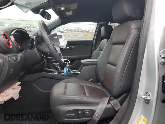 2022 Chevrolet Blazer RS z VIN 3GNKBKRS9NS146018, wystawiony jako Copart lot #82160704 z przebiegiem 27 919 mil mil oraz Czysty tytuł • Clean title. Historia ofert i sprzedaży dostępna na DreamBid. Obrazek 7.
