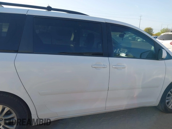 2011 Toyota Sienna XLE AAS with VIN 5TDYK3DC3BS146461, listed as a IAAI auction lot 41829779 with 183,027 mi miles. Bid and sale history available at carsss.com. Image 13.