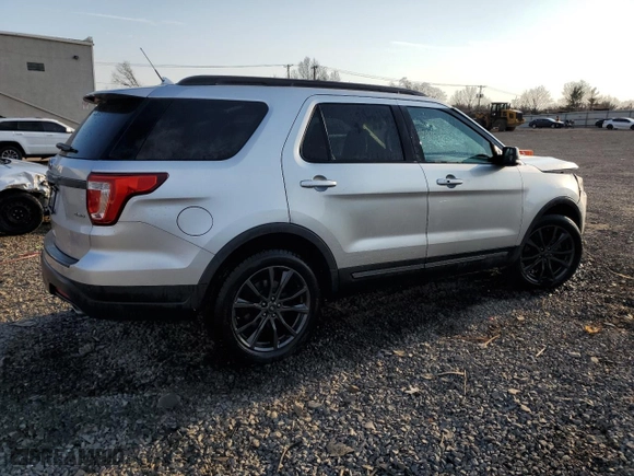 2018 Ford Explorer XLT with VIN 1FM5K8D88JGC21185, listed as a Copart auction lot 46862455 with 55,892 mi miles and Salvage Title. Bid and sale history available at carsss.com. Image 3.
