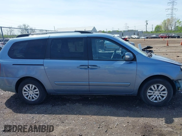 2011 Kia Sedona LX with VIN KNDMG4C74B6368551, listed as a IAAI auction lot 42022483 with 172,495 mi miles. Bid and sale history available at carsss.com. Image 14.