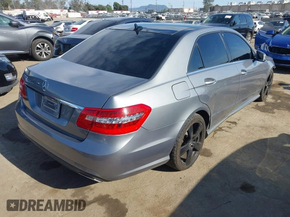 2011 Mercedes-Benz E-Class E 350 Luxury with VIN WDDHF5GB0BA371703, listed as a IAAI auction lot 42009783 with 161,771 mi miles. Bid and sale history available at carsss.com. Image 4.