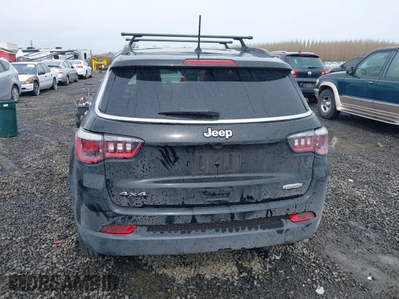 2018 Jeep Compass Latitude with VIN 3C4NJDBB4JT256056, listed as a IAAI auction lot 41835872 with 81,871 mi miles. Bid and sale history available at carsss.com. Image 17.