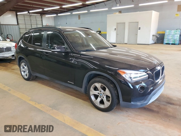 2014 BMW X1 sDrive28i z VIN WBAVM1C52EVW55517, wystawiony jako Copart lot #54991015 z przebiegiem 114 552 mil mil oraz Czysty tytuł • Clean title. Historia ofert i sprzedaży dostępna na DreamBid. Obrazek 4.