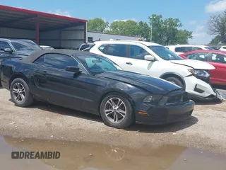 2014 Ford Mustang V6 с VIN 1ZVBP8EM5E5243910, выставлен на аукционе IAAI как лот 42648737 с пробегом 251 987 миль миль и . История ставок и продаж доступна на DreamBid. Изображение 1.