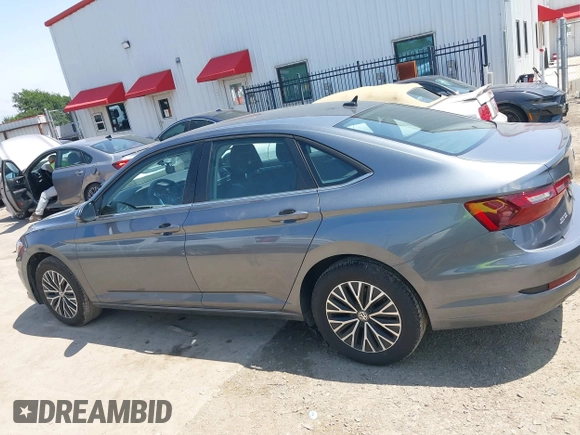 2021 Volkswagen Jetta S z VIN 3VWC57BU0MM098146, wystawiony jako IAAI lot #42201070 z przebiegiem 47 792 mil mil oraz . Historia ofert i sprzedaży dostępna na DreamBid. Obrazek 13.