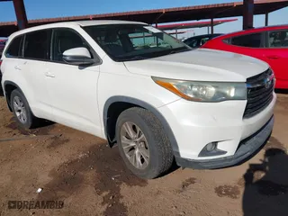 2015 Toyota Highlander LE with VIN 5TDBKRFH5FS115459, listed as a IAAI auction lot 41326097 with 158,574 mi miles. Bid and sale history available at carsss.com. Image 1.