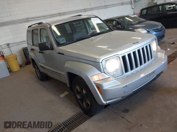 2008 Jeep Liberty Sport z VIN 1J8GN28K28W205032, wystawiony jako IAAI lot #42394818 z przebiegiem 229 088 mil mil oraz . Historia ofert i sprzedaży dostępna na DreamBid. Obrazek 1.