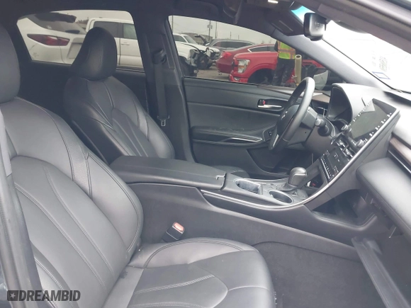 2022 Toyota Avalon XLE with VIN 4T1JZ1FB2NU073049, listed as a IAAI auction lot 41506550 with 52,073 mi miles. Bid and sale history available at carsss.com. Image 5.
