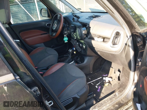 2014 FIAT 500L Trekking with VIN ZFBCFADH5EZ010661, listed as a IAAI auction lot 42861787 with 230,404 mi miles and . Bid and sale history available at DreamBid. Image 5.