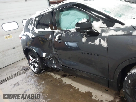 2021 Chevrolet Blazer LT z VIN 3GNKBHRS6MS542750, wystawiony jako IAAI lot #41573261 z przebiegiem 45 146 mil mil oraz . Historia ofert i sprzedaży dostępna na DreamBid. Obrazek 6.