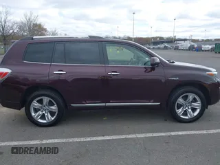2013 Toyota Highlander Limited z VIN JTEDC3EH7D2017120, wystawiony jako IAAI lot #42060409 z przebiegiem 122 721 mil mil oraz . Historia ofert i sprzedaży dostępna na DreamBid. Obrazek 17.