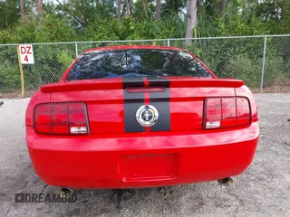 2008 Ford Mustang Deluxe with VIN 1ZVHT80N885207607, listed as a IAAI auction lot 42012378 with 147,346 mi miles. Bid and sale history available at carsss.com. Image 17.