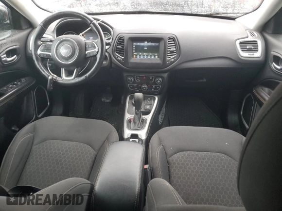2018 Jeep Compass Sport z VIN 3C4NJDABXJT163155, wystawiony jako Copart lot #58648405 z przebiegiem 93 099 mil mil oraz Szkoda całkowita • Salvage title. Historia ofert i sprzedaży dostępna na DreamBid. Obrazek 8.