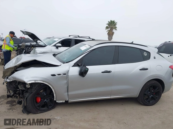 2017 Maserati Levante with VIN ZN661XUSXHX216080, listed as a IAAI auction lot 42024196 with 98,842 mi miles. Bid and sale history available at carsss.com. Image 15.