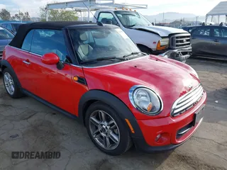2013 MINI Convertible z VIN WMWZN3C54DT569436, wystawiony jako IAAI lot #41768637 z przebiegiem 98 217 mil mil oraz . Historia ofert i sprzedaży dostępna na DreamBid. Obrazek 1.