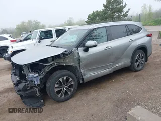 2021 Toyota Highlander XLE with VIN 5TDGZRBH5MS538188, listed as a IAAI auction lot 42257104 with 55,701 mi miles and . Bid and sale history available at DreamBid. Image 2.