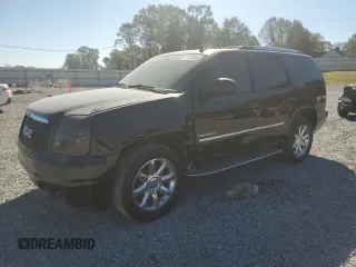 2011 GMC Yukon Denali with VIN 1GKS1EEFXBR121055, listed as a Copart auction lot 77194354 with 98,806 mi miles and Salvage Title. Bid and sale history available at carsss.com. Image 1.