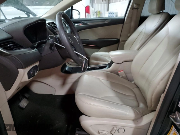 2019 Lincoln MKC Standard with VIN 5LMCJ1D93KUL46542, listed as a Copart auction lot 84537734 with 94,603 mi miles and Salvage Title. Bid and sale history available at DreamBid. Image 7.