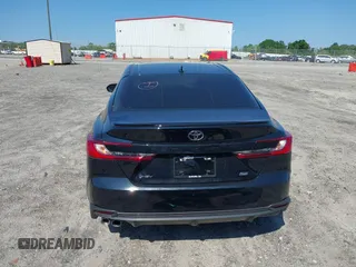 2025 Toyota Camry LE z VIN 4T1DAACK8SU509391, wystawiony jako IAAI lot #42133729 z przebiegiem 10 000 mil mil oraz . Historia ofert i sprzedaży dostępna na DreamBid. Obrazek 17.