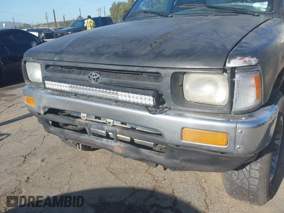 1994 Toyota Pickup z VIN 4TARN81A2RZ306507, wystawiony jako IAAI lot #41834087 z przebiegiem 164 855 mil mil oraz . Historia ofert i sprzedaży dostępna na DreamBid. Obrazek 15.