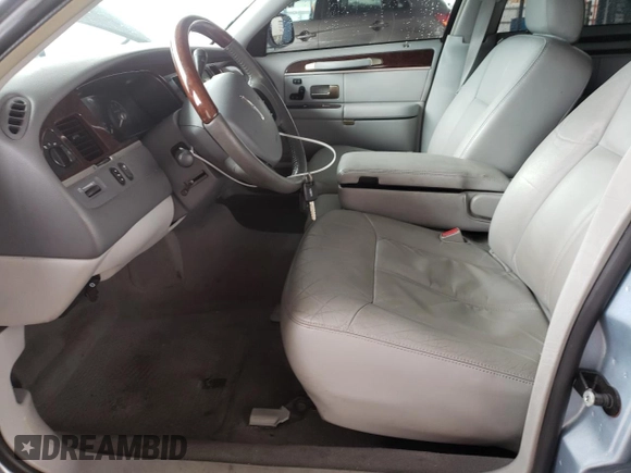 2006 Lincoln Town Car Signature Limited z VIN 1LNHM82W06Y616150, wystawiony jako Copart lot #48248225 z przebiegiem 111 545 mil mil oraz Szkoda całkowita • Salvage title. Historia ofert i sprzedaży dostępna na DreamBid. Obrazek 7.