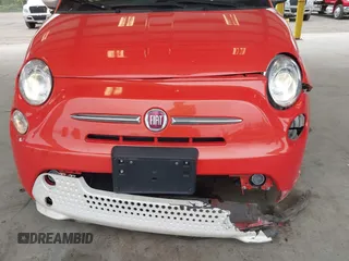 2017 FIAT 500e z VIN 3C3CFFGE2HT546074, wystawiony jako IAAI lot #42269995 z przebiegiem 42 782 mil mil oraz . Historia ofert i sprzedaży dostępna na DreamBid. Obrazek 6.