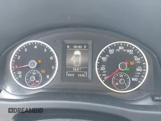 2015 Volkswagen Tiguan SE z VIN WVGBV7AX7FW056002, wystawiony jako IAAI lot #42122641 z przebiegiem 77 037 mil mil oraz . Historia ofert i sprzedaży dostępna na DreamBid. Obrazek 7.
