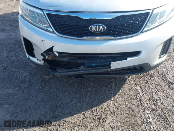 2015 Kia Sorento LX with VIN 5XYKTCA66FG572715, listed as a IAAI auction lot 41995613 with 142,160 mi miles. Bid and sale history available at carsss.com. Image 6.