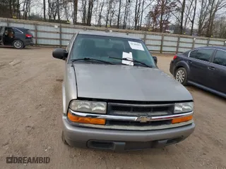 2001 Chevrolet S-10 LS with VIN 1GCCS19W918208790, listed as a IAAI auction lot 41785661 with 132,903 mi miles. Bid and sale history available at carsss.com. Image 6.