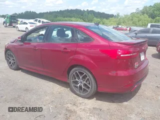 2015 Ford Focus SE z VIN 1FADP3F25FL313033, wystawiony jako IAAI lot #42206507 z przebiegiem 142 938 mil mil oraz . Historia ofert i sprzedaży dostępna na DreamBid. Obrazek 3.