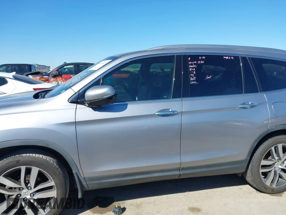 2017 Honda Pilot Touring with VIN 5FNYF5H93HB008088, listed as a IAAI auction lot 41699129 with 110,830 mi miles. Bid and sale history available at carsss.com. Image 14.