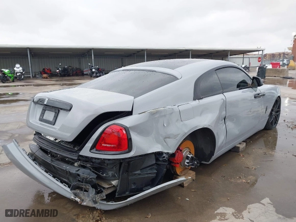 2016 Rolls-Royce Wraith with VIN SCA665C59GUX86162, listed as a IAAI auction lot 41289481 with 47,566 mi miles. Bid and sale history available at carsss.com. Image 4.