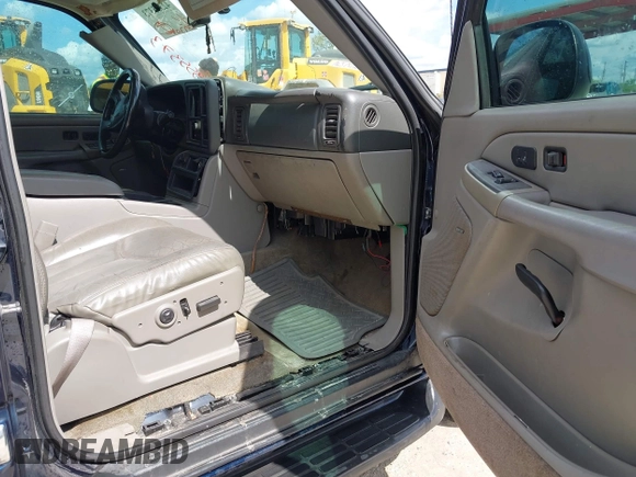 2005 GMC Yukon XL SLE with VIN 3GKEC16Z75G176396, listed as a IAAI auction lot 42355373 with 239,300 mi miles and . Bid and sale history available at DreamBid. Image 5.