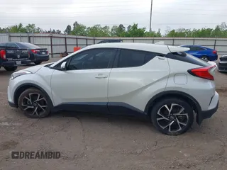 2018 Toyota C-HR XLE z VIN JTNKHMBX4J1001128, wystawiony jako IAAI lot #41957363 z przebiegiem 108 233 mil mil oraz . Historia ofert i sprzedaży dostępna na DreamBid. Obrazek 14.