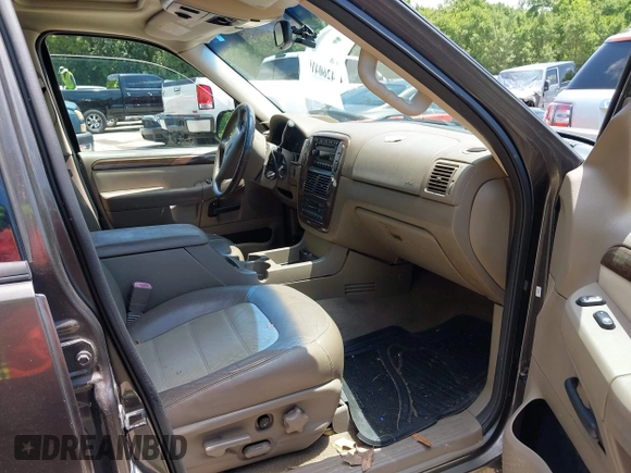 2005 Ford Explorer Eddie Bauer z VIN 1FMDU74W25UB59367, wystawiony jako IAAI lot #42604103 z przebiegiem 276 955 mil mil oraz . Historia ofert i sprzedaży dostępna na DreamBid. Obrazek 5.
