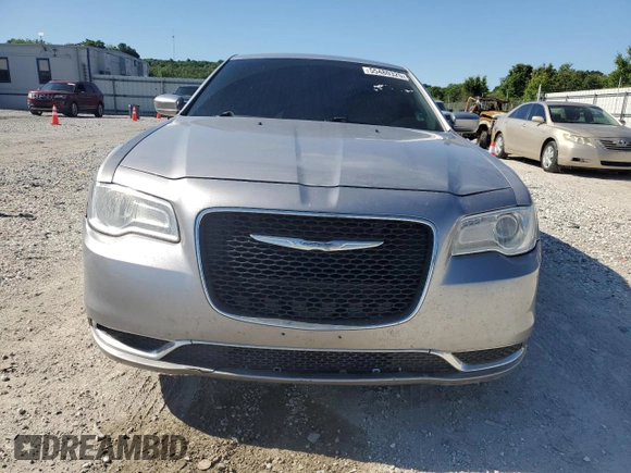 2015 Chrysler 300 Limited z VIN 2C3CCAAG5FH838054, wystawiony jako Copart lot #55480325 z przebiegiem 171 058 mil mil oraz Szkoda całkowita • Salvage title. Historia ofert i sprzedaży dostępna na DreamBid. Obrazek 5.